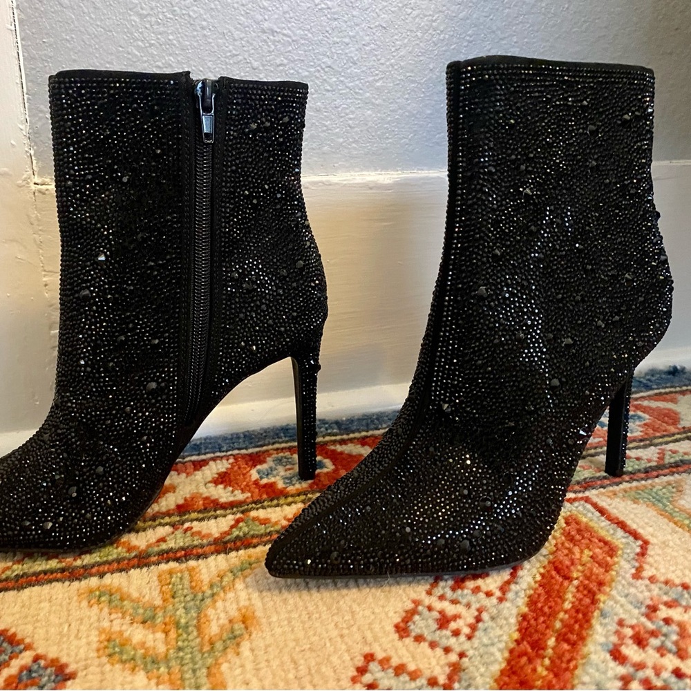 BRAND NEW NEVER WORN 3 IN BLACK SEQUIN HEEL